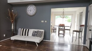 Televisión y chimenea 