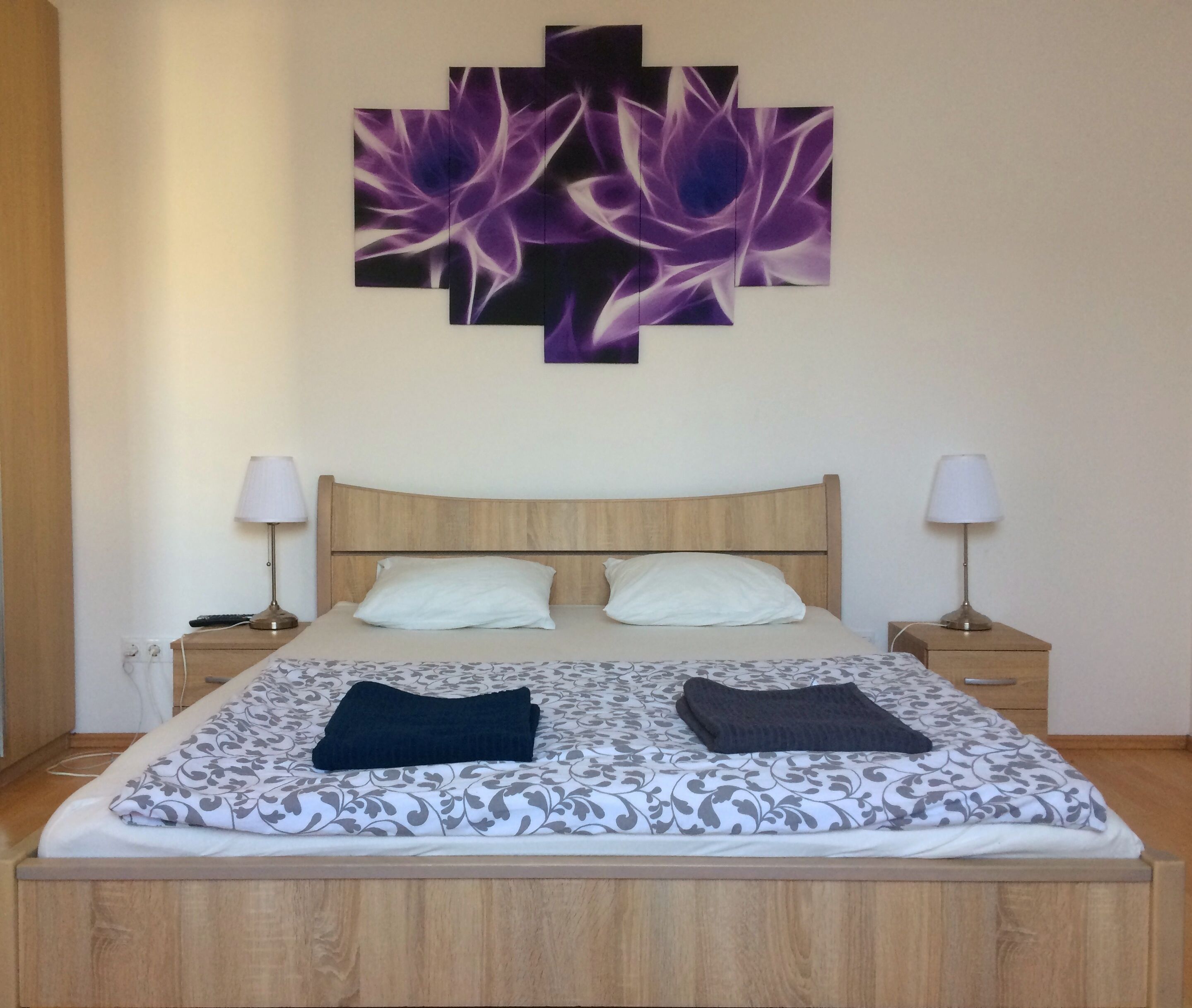 1 slaapkamer, een kluis op de kamer, een strijkplank/strijkijzer, wifi