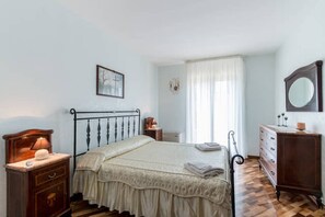 5 bedrooms, in-room safe, iron/ironing board, free WiFi - Luxurious villa Maremonti (Canicattini Bagni)