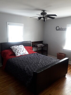 3 bedrooms, in-room safe, iron/ironing board, WiFi