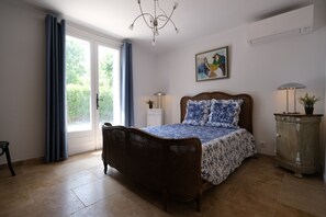 4 bedrooms, iron/ironing board, free WiFi