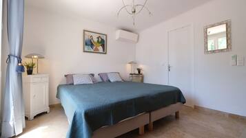 4 slaapkamers, een strijkplank/strijkijzer, gratis wifi