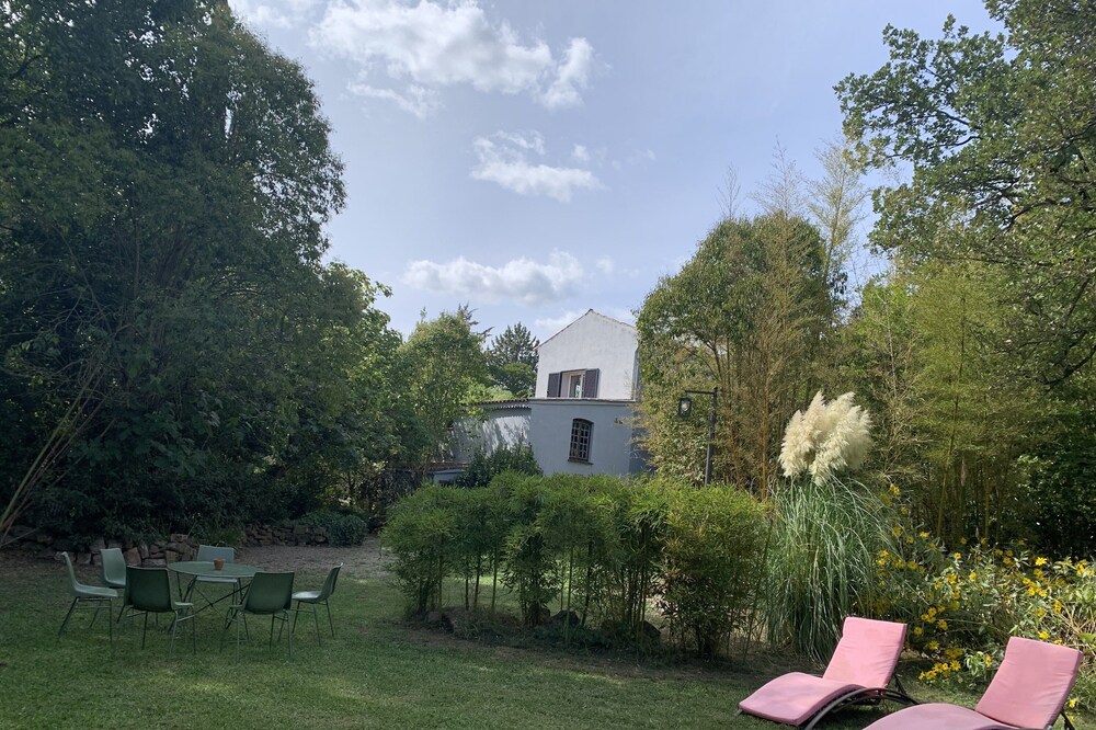 Atypical house le val vert