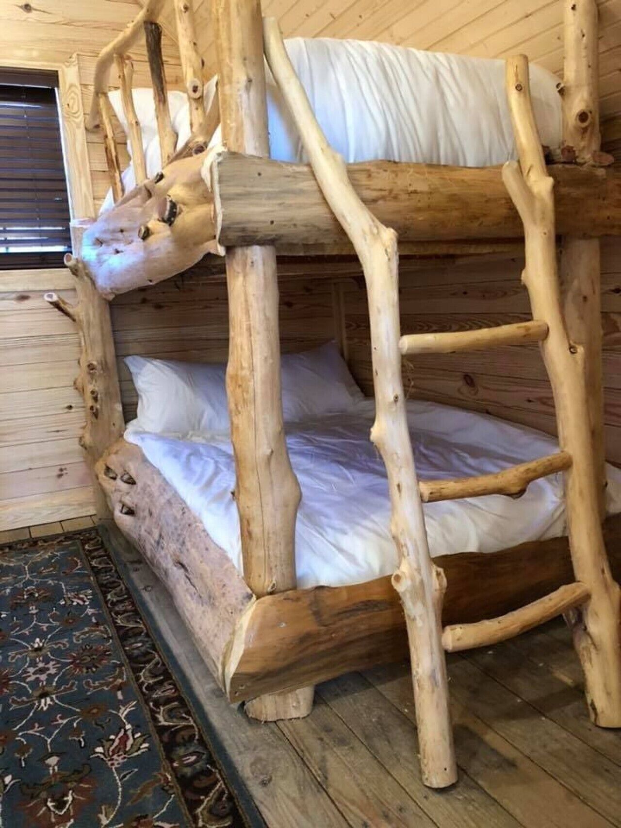 Desk, iron/ironing board, WiFi, bed sheets