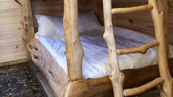 Desk, iron/ironing board, WiFi, bed sheets