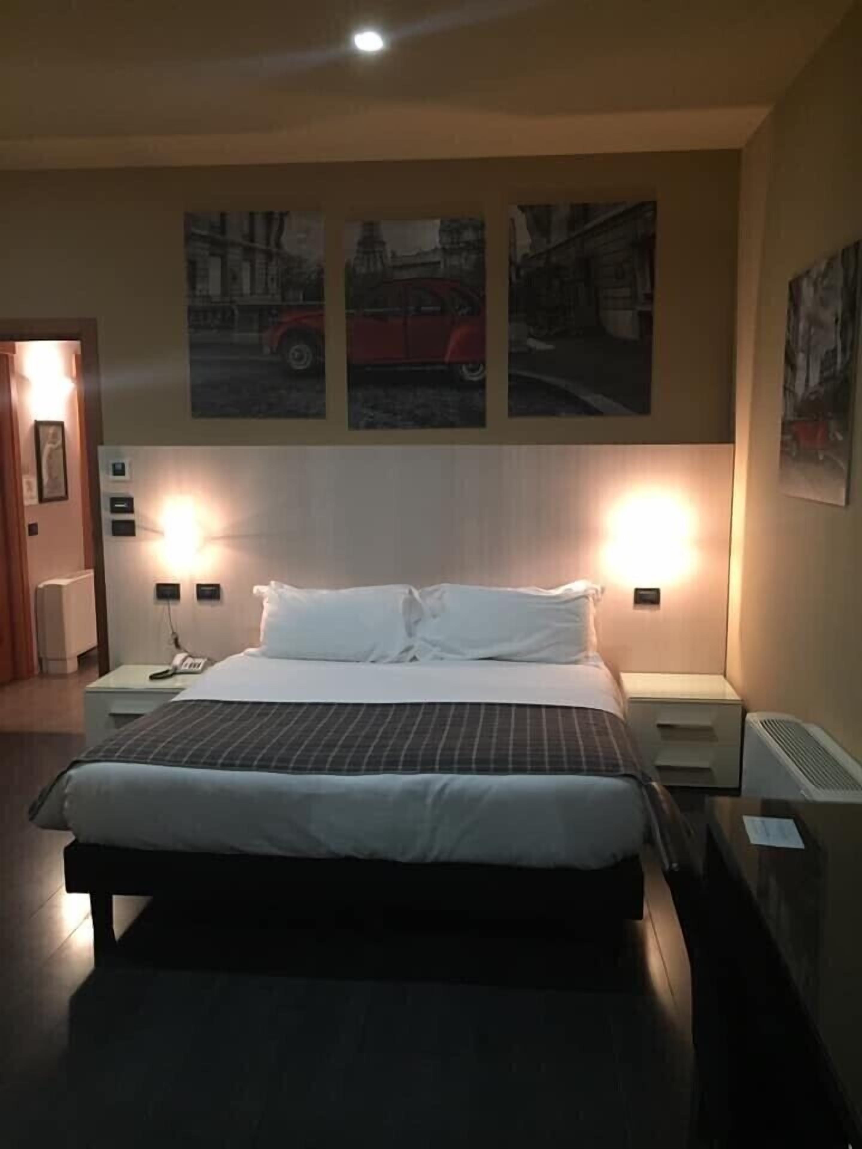 deluxe double or twin room, non smoking, garden view | minibar, in-room safe, desk, blackout curtains