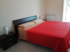 Family Apartment | Free cribs/infant beds, rollaway beds, bed sheets - Appartamenti a Pochi Passi dal Mare (Marsala)