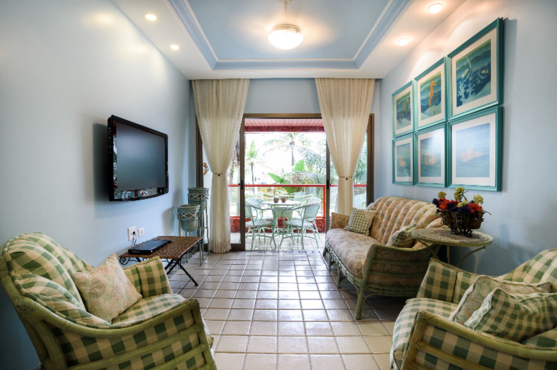 50 meters from the beach! Fit with 03 bedrooms, 02 bathrooms, Wifi beach service