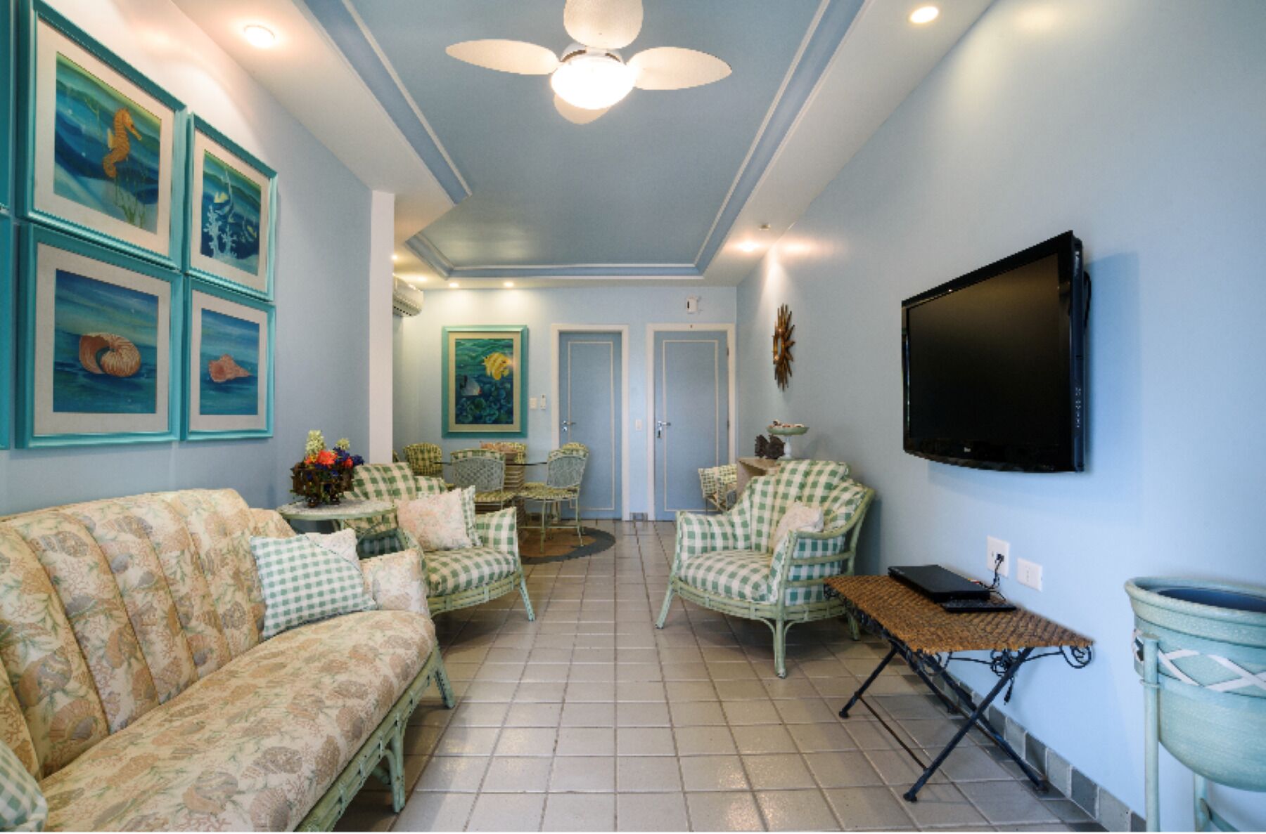 50 meters from the beach! Fit with 03 bedrooms, 02 bathrooms, Wifi beach service