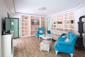 Mikrovågsugn, ugn, spishäll och kaffe- och tebryggare