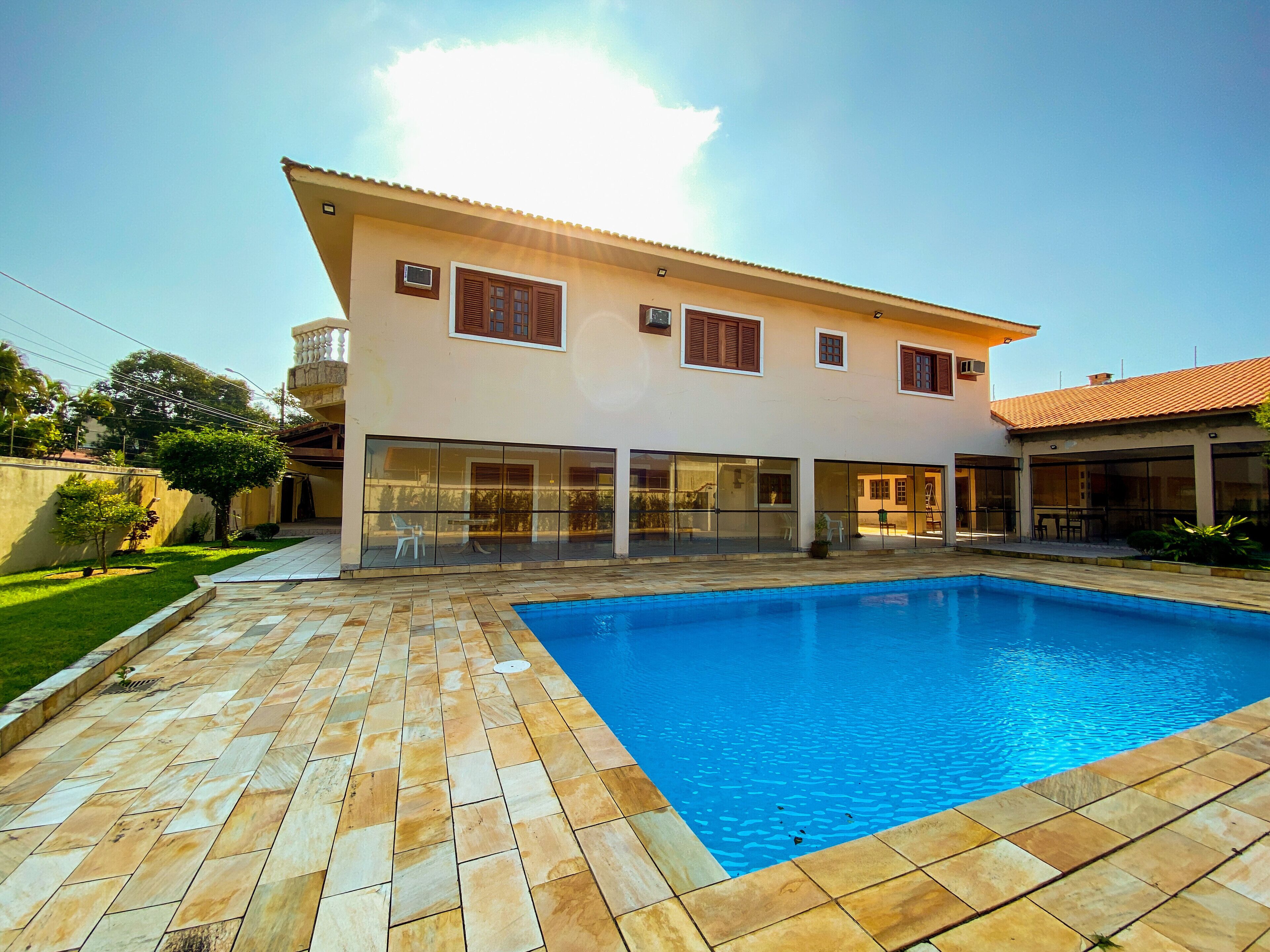 HIGH STANDARD, 6 SUITES WITH AIR CONDIC, LARGE POOL, PRIVILEGED LOCATION
