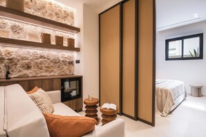 3 chambres, coffres-forts dans les chambres, fer et planche à repasser