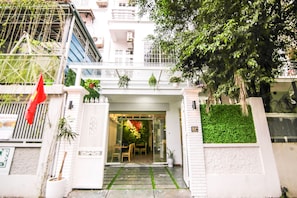 Property entrance - Himalaya Phoenix Apartment & Hotel (Hanoi)