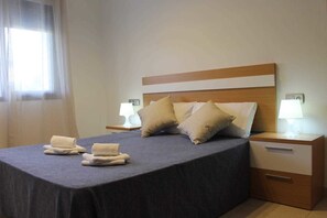 Apartment, 2 Bedrooms, Balcony | In-room safe, iron/ironing board, free WiFi, bed sheets - Apartamento turistico (Alicante)