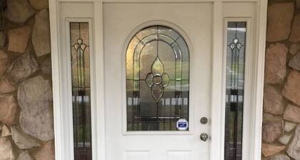 Family-friendly, 3 Bedroom Cottage, close to all Pigeon Forge attractions!