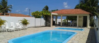 Family home, swimming pools, wheelchair accessible, 80 meters from the sea, Lucena/Camacari