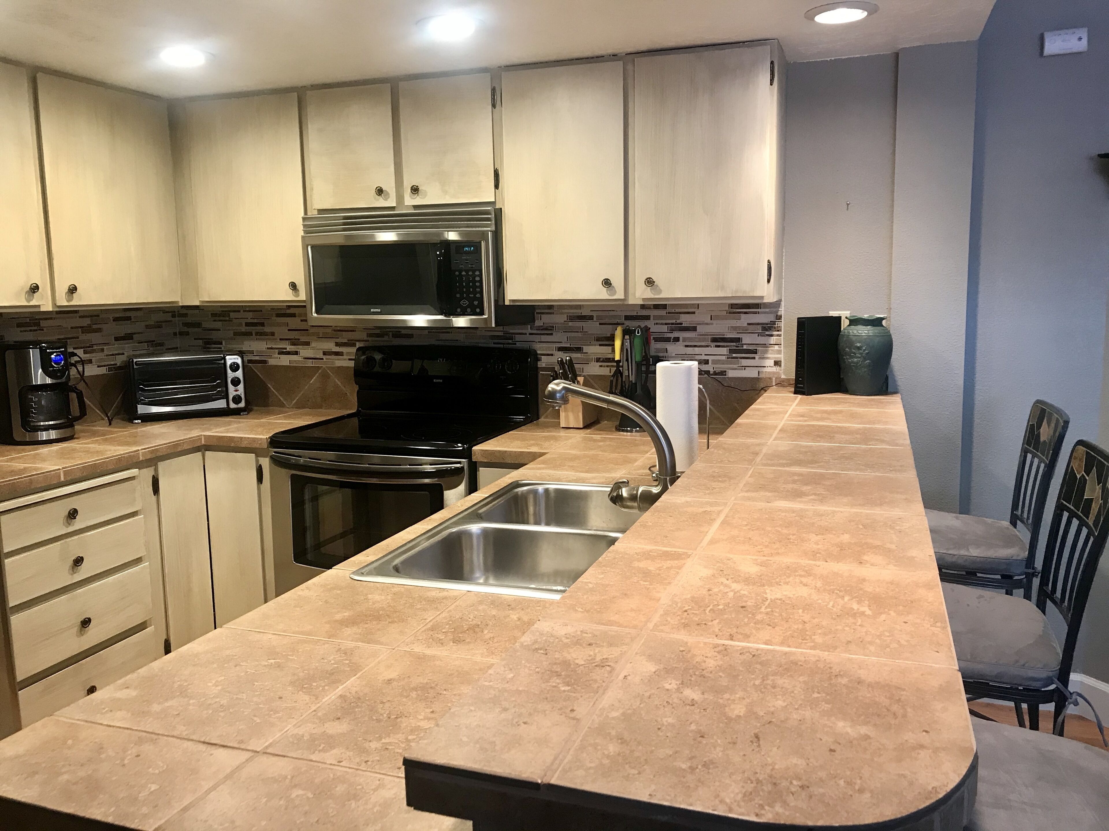  Ski In/Ski Out Condo 2 bed 2 bath at GIANT STEPS-Winter & Summer FUN!