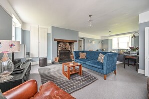 Smart TV, fireplace, DVD player, books