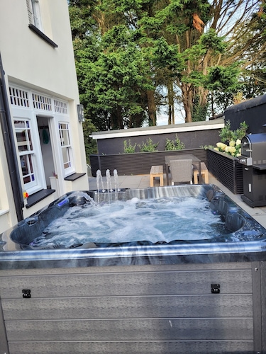 Country house hot tub  - Outdoor entertaining at its best!