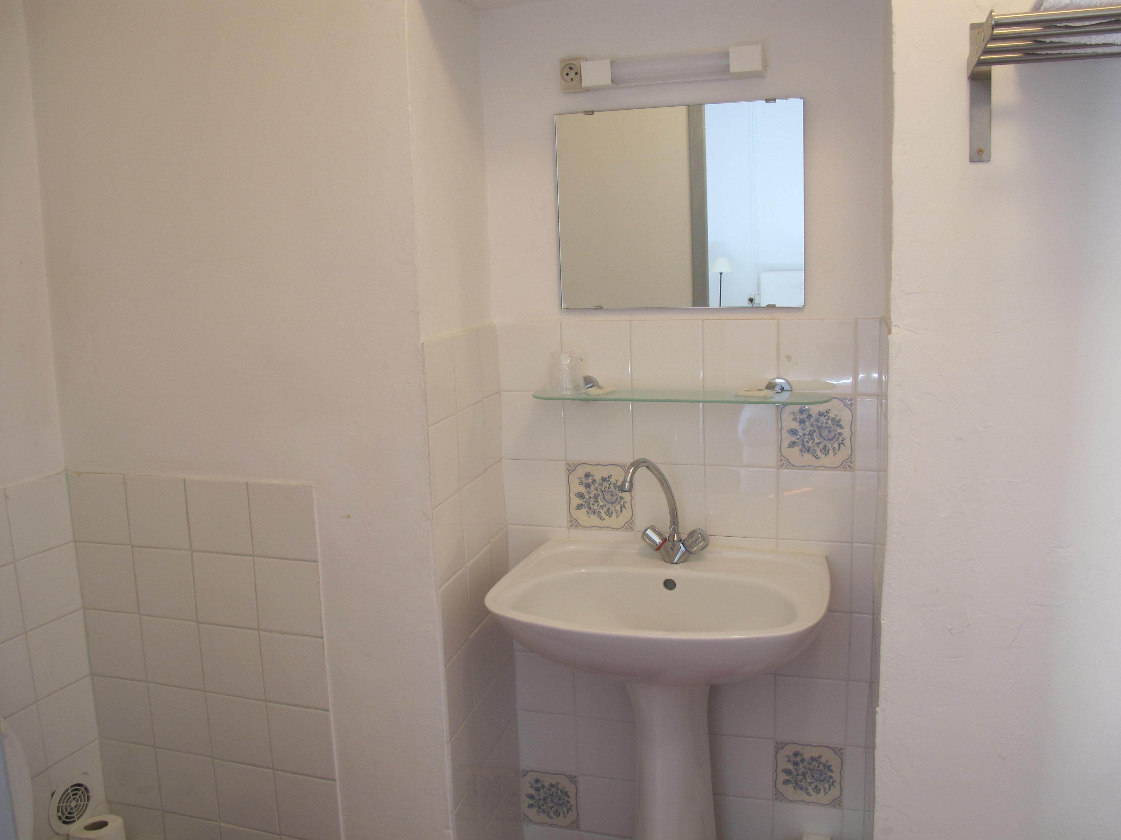 basic double room, ensuite (5) | bathroom