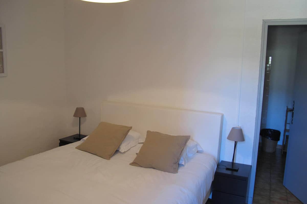 Classic Double Room, Ensuite (2)