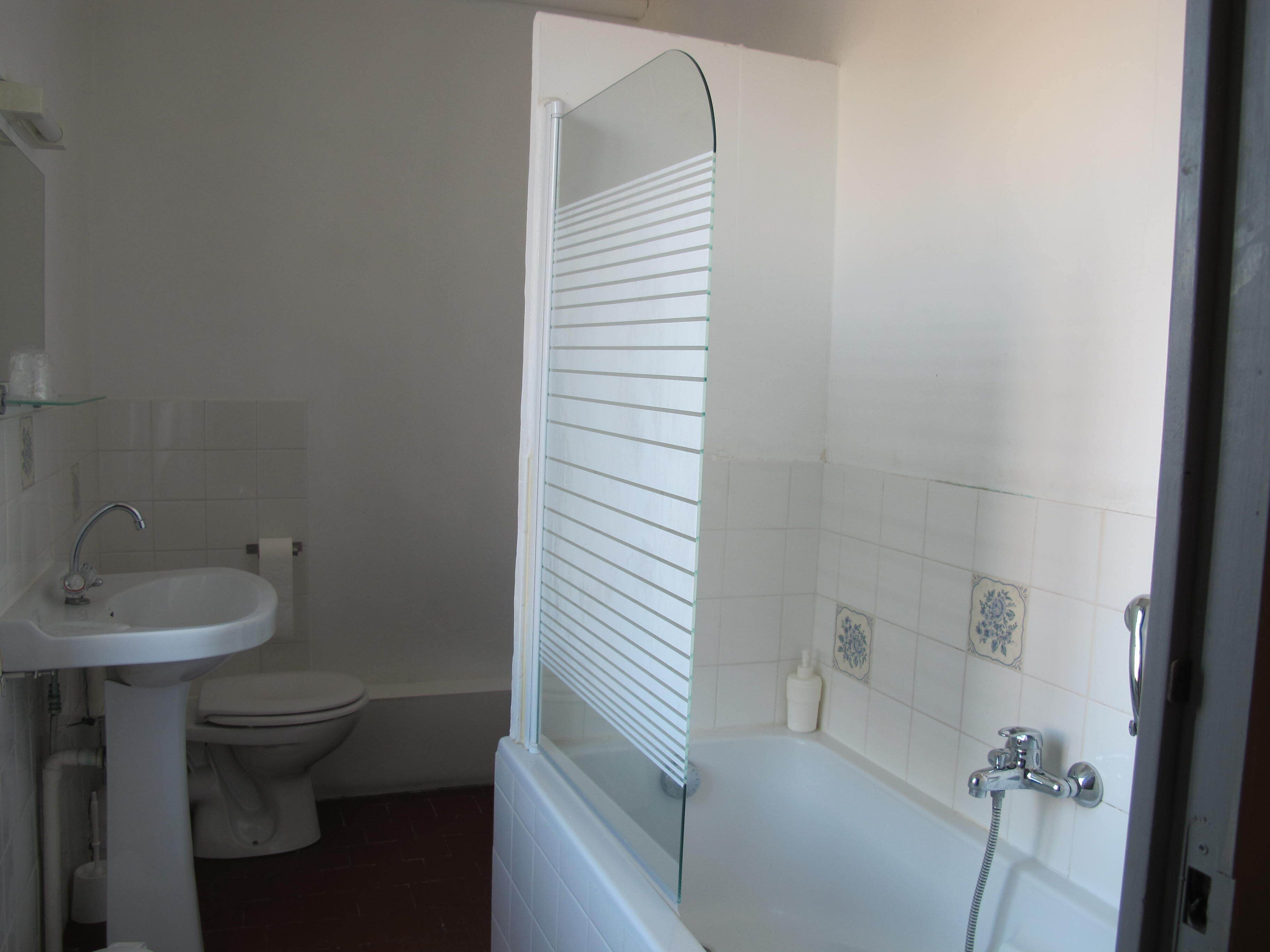 standard double room, ensuite (6) | bathroom