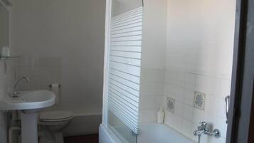 Chambre Double Standard, salle de bains attenante (6) | Salle de bain