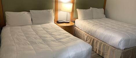 Dobbeltrom – standard, 2 dobbeltsenger | Sengetøy i egyptisk bomull, sengetøy av topp kvalitet og dundyner