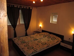 4 makuuhuonetta, silitysrauta/-lauta, Wi-Fi