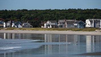 Low tide, headed west, down the beach