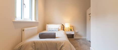 6 dormitorios, tabla de planchar con plancha, wifi y ropa de cama