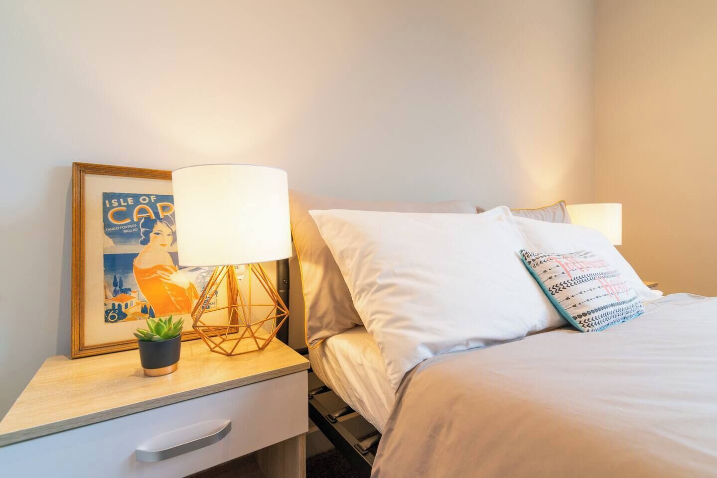 6 bedrooms, iron/ironing board, WiFi, bed sheets