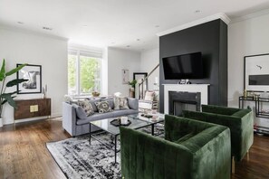 Televisión, videojuegos y oficina 