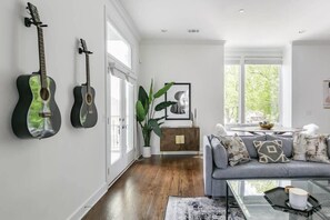 Televisión, videojuegos y oficina 