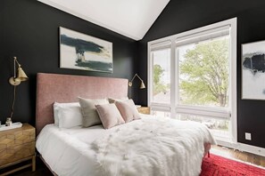 3 habitaciones, tabla de planchar con plancha, wifi y ropa de cama 