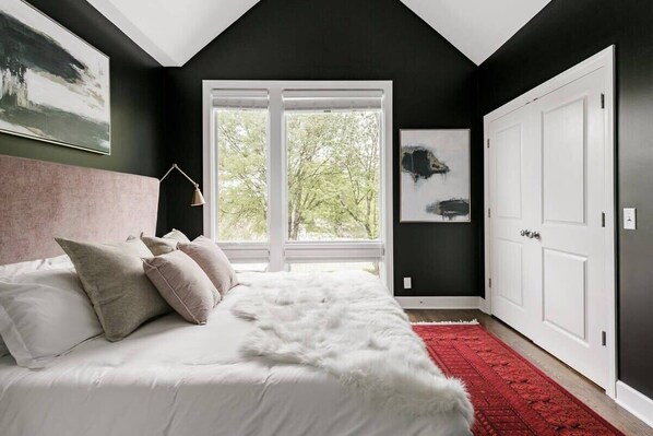 3 habitaciones, tabla de planchar con plancha, wifi y ropa de cama 