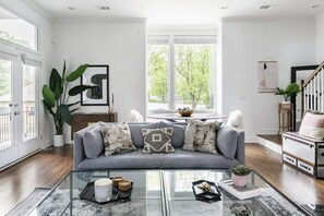 Televisión, videojuegos y oficina 