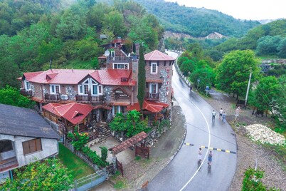 Гостиница, ресторан ,, Tomas sakhli "