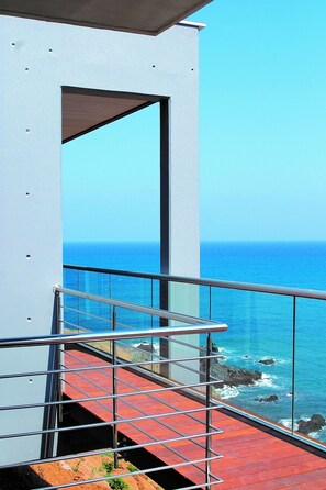 Property grounds - Deluxe Villa, Private Infinity Pool, Jacuzzi, Sauna, Majestic Position & Spectacular Sea Views ! (Pomos)