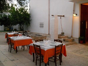Outdoor dining - Agriturismo Masseria De Michele (Ostuni)