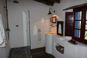 Haartrockner, Handtücher, Toilettenpapier