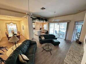 Smart TV, lettore DVD, libri