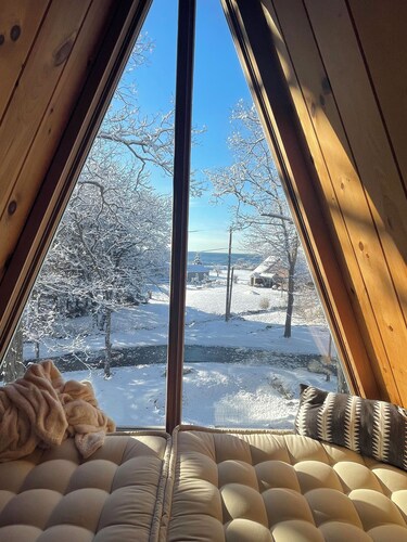 Enchanting Home only moments from PRIVATE BEACH on Historic Gerrish Island.