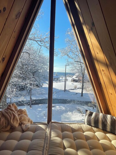 Enchanting Home only moments from PRIVATE BEACH on Historic Gerrish Island.