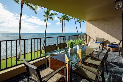 Oceanfront Corner 3BR · Maui Turtle & Whale views