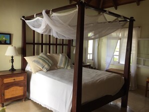 2 bedrooms, in-room safe, desk, iron/ironing board