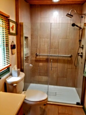 Shower, hair dryer, towels, toilet paper - Quaint, peaceful, & creekside!  Alarka Peaceful Creek Cabin - Bryson City (Bryson City)