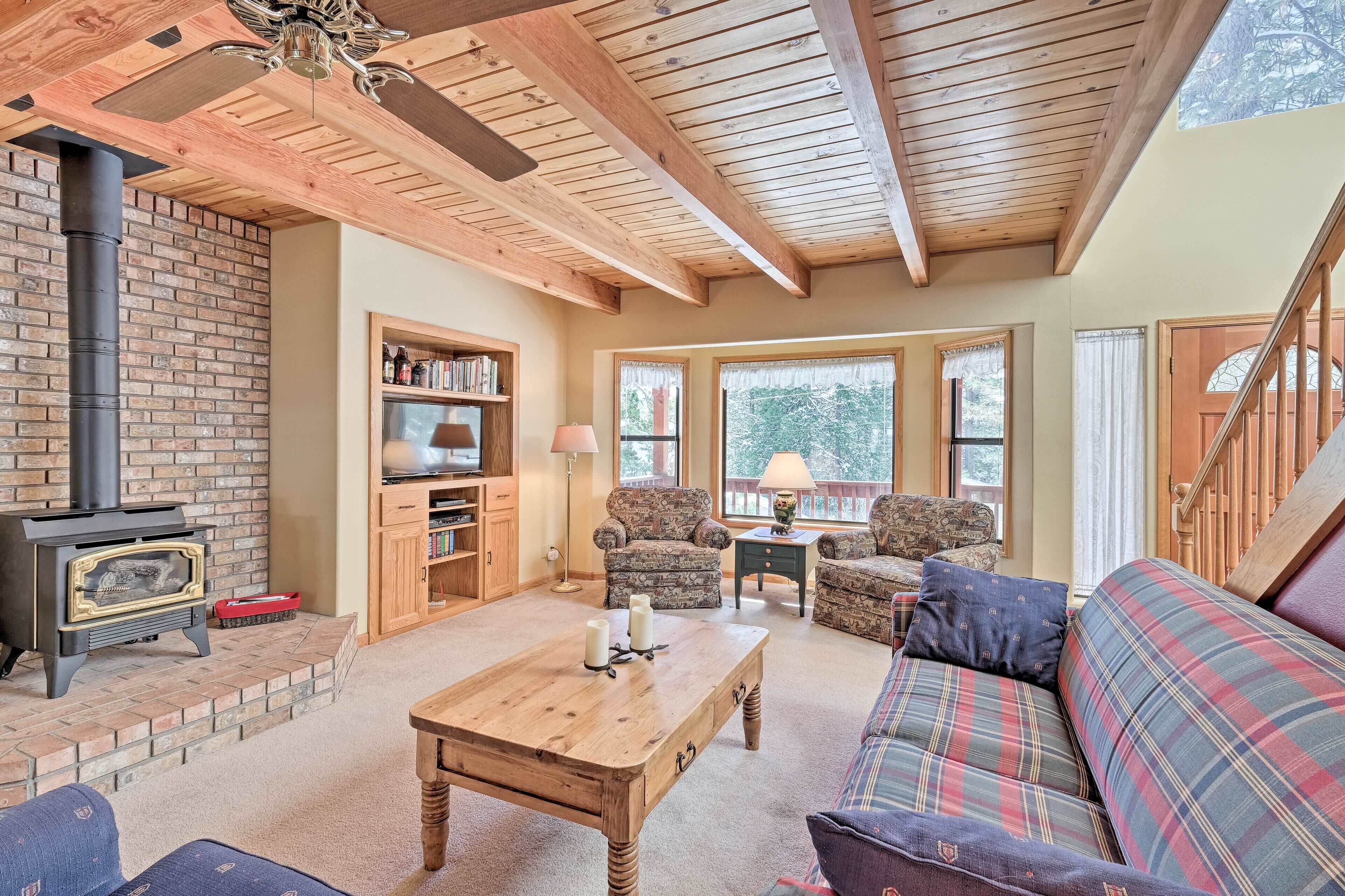 Peaceful Arnold Home w/ Hot Tub Near Bear Valley!