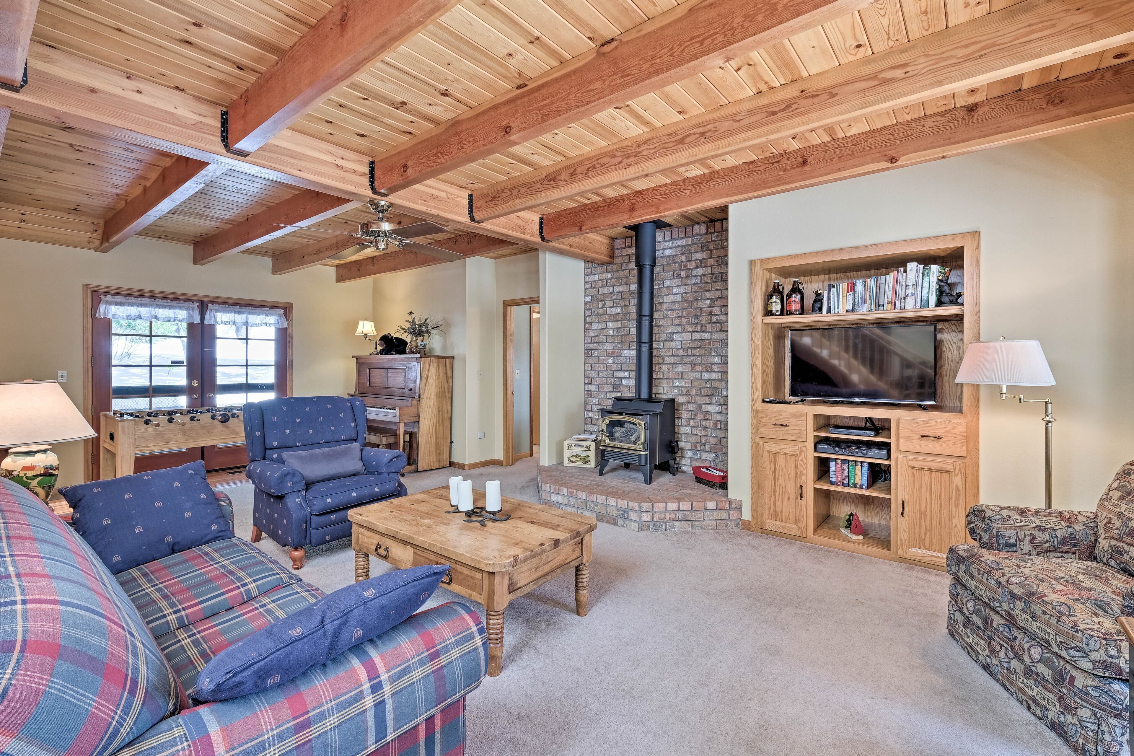 Peaceful Arnold Home w/ Hot Tub Near Bear Valley!