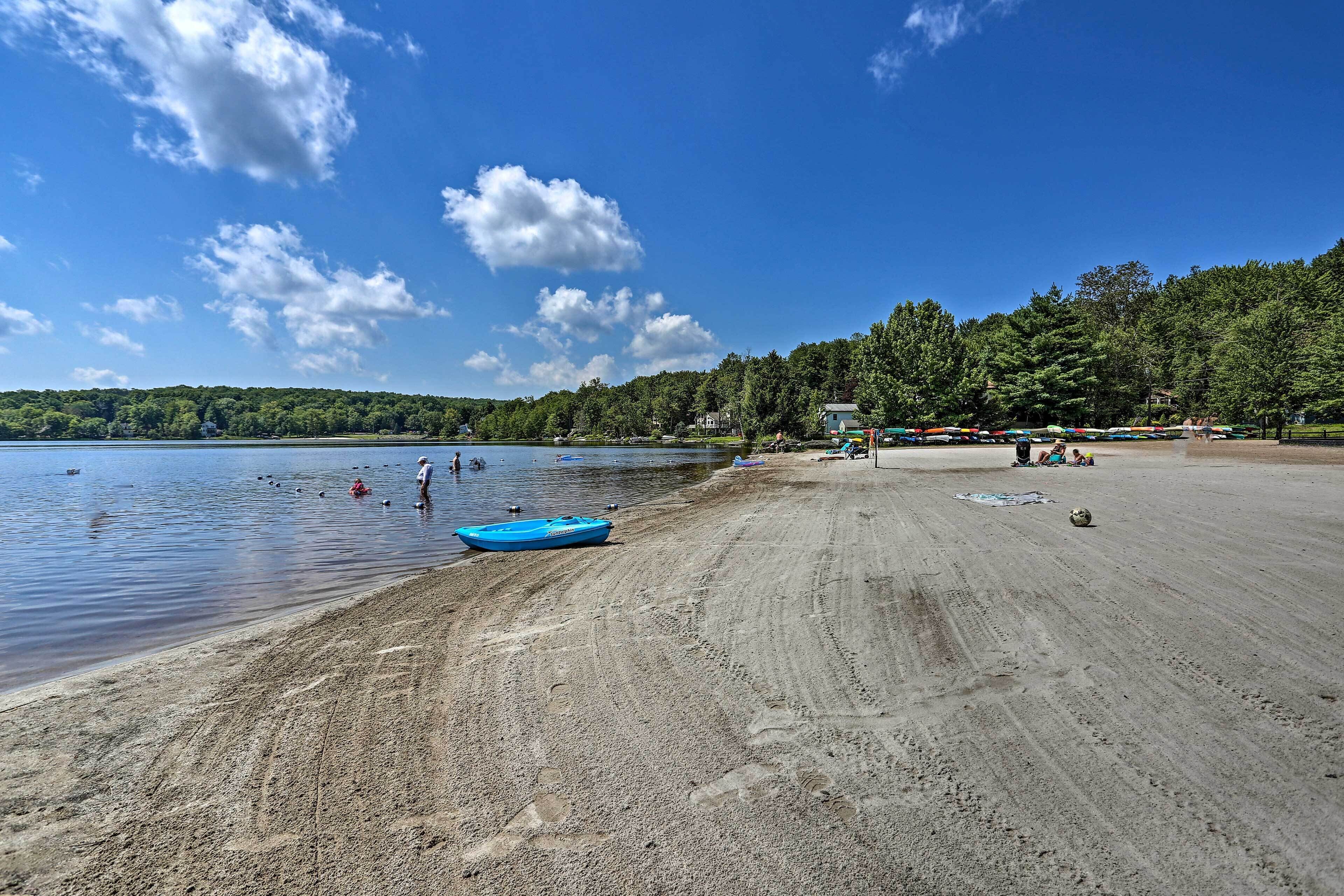 Quaint Home w/ Fireplace, Arrowhead Lake Amenities